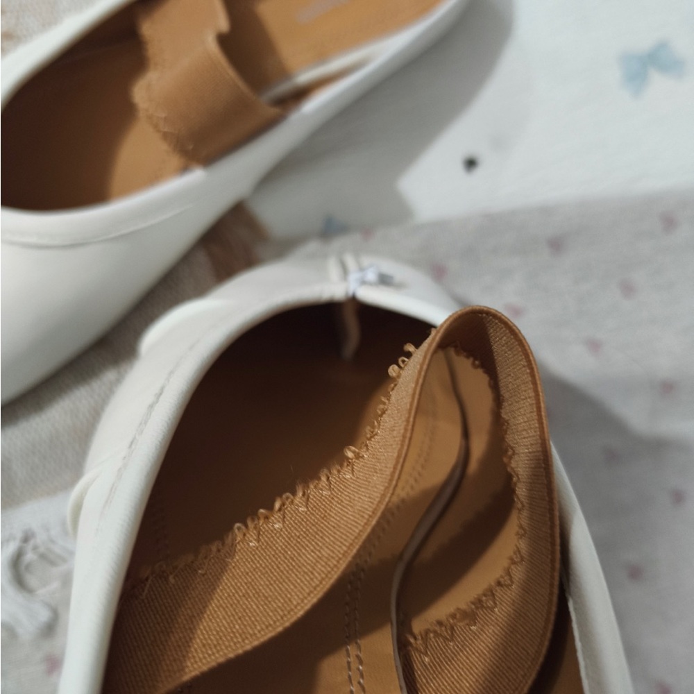 Maison Martin Margiela Cream Leather Ballet Flats with Tan Strap - Picture 7 of 13